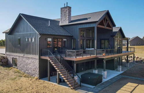 Boyne Falls House | Boyne Mtn Retreat w/Hot Tub + Shuttle to Resort!
