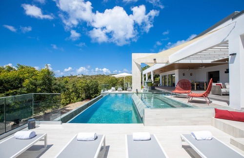 Les Terres Basses Villa | Brand New! VILLA WELLNESS - Slowlife - 5 bedrooms! and pickleball court!