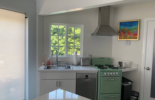 Westchester Apartment | Brand new casita w/all amenities of a lg home incldg salt water pool & jacuzzi!