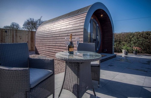 Tenby Apartment | Bracken Burrows - 1 Bedroom Pod - New Hedges