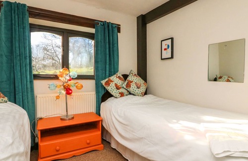 Okehampton Cottage | BRACKEN COTTAGE, pet friendly, with a garden in Bridestowe