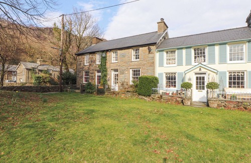 Beddgelert Cottage | BRACKENBURY COTTAGE, pet friendly, with open fire in Beddgelert