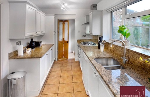 Bracknell House | Bracknell - Garden, Driveway, Pets Welcome