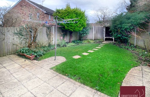 Bracknell House | Bracknell - Garden, Driveway, Pets Welcome