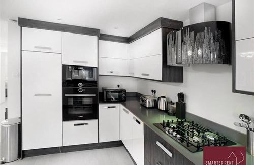 Bracknell Apartment | Bracknell - Garden, Parking, Ground Floor