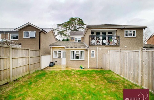 Bracknell Apartment | Bracknell - Garden, Parking, Ground Floor