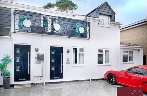Bracknell Apartment | Bracknell - Garden, Parking, Ground Floor