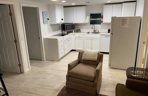 Bradenton Apartment | Bradenton duplex near downtown pier, harbor, Riverwalk & beaches. Pet friendly!