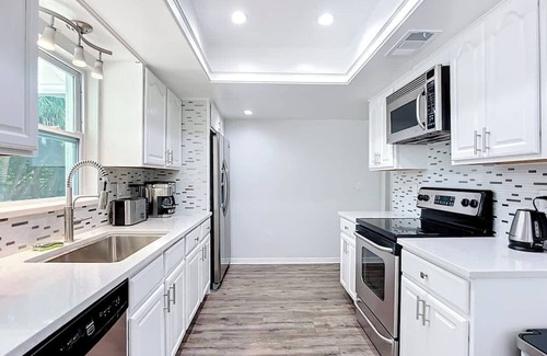 Palma Sola House | Bradenton Retreat: 4BR/2BA w/Pool & Mini Golf