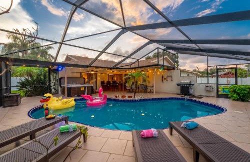 Bradenton House | Bradenton Vacation Home with Heated Pool, Hot Tub & Game Room Near Anna Maria Island