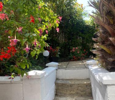 Folkestone Bed & Breakfast | Bradstone Garden Retreat With Own Entrance