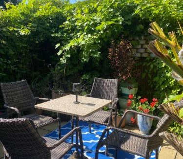 Folkestone Bed & Breakfast | Bradstone Garden Retreat With Own Entrance