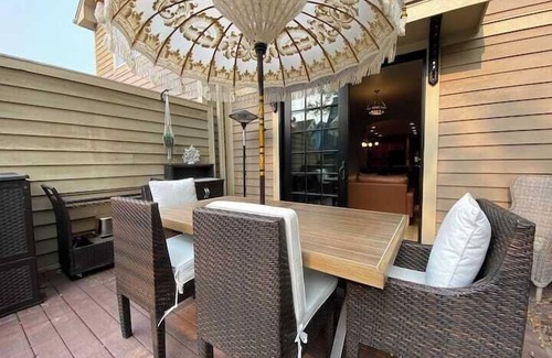 Lower East Side House | Brady Street Luxury | Close to Downtown | Sleeps 8