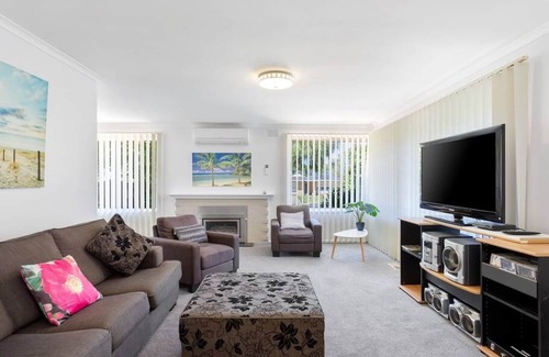 Capel Sound House | Braidwood Beachouse Getaway by Ready Set Stay-Close to the Beach & Table Tennis