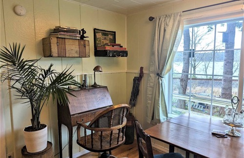 Westlake Cabin | Brakeman's Bay - Charming Lakefront Studio - Wheelchair Accessible