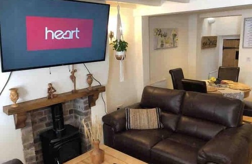 Bridgnorth Cottage | Bramble cottage with free parking
