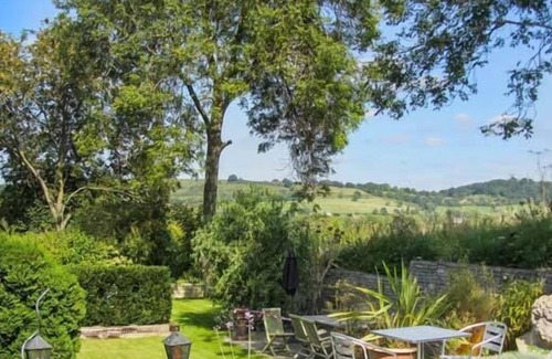 Dundon House | BRAMBLE, pet friendly, character holiday cottage in Compton Dundon
