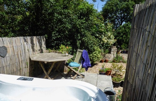 Dundon House | BRAMBLE, pet friendly, character holiday cottage in Compton Dundon