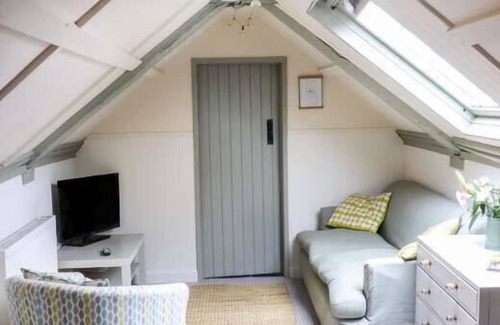 Dundon House | BRAMBLE, pet friendly, character holiday cottage in Compton Dundon