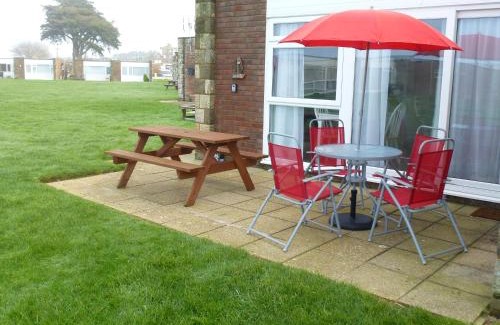 Freshwater Apartment | Brambles Chine 209 Self Catering Holiday Home Colwell Bay Isle of Wight - Ferry Offers - September October Availability