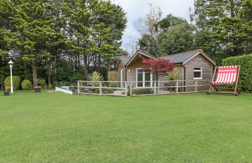 Truro Cottage | BRAMBLESIDE LODGE, country holiday cottage, with a garden in Truro