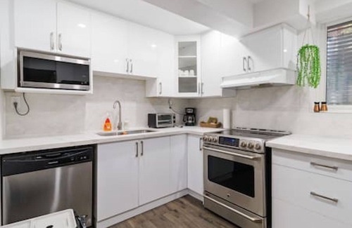 Brampton House | Brampton Retreat with Basement