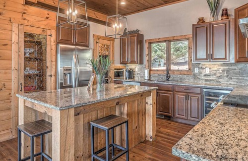 Mineral Bluff Cabin | Branch Oak Manor - Million Dollar Views | Hot Tub | Fire Pit