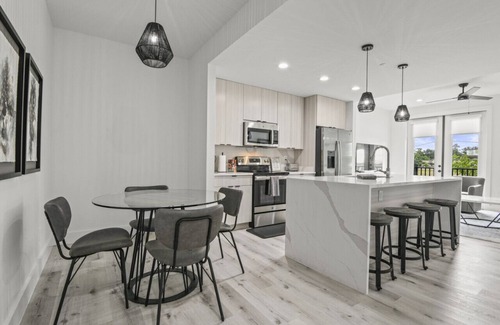 Gulfport Condo | Brand New 1 Bedroom Condo-Luxurious Waterfront Pool-Sleeps 4