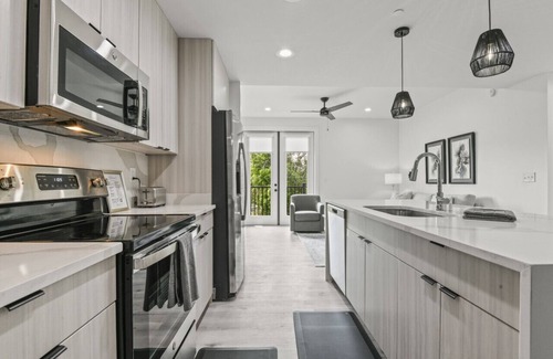 Gulfport Condo | Brand New 1 Bedroom Condo-Luxurious Waterfront Pool-Sleeps 4