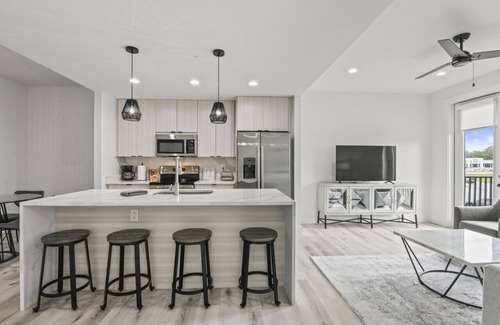 Gulfport Condo | Brand New 1 Bedroom Condo-Luxurious Waterfront Pool-Sleeps 4
