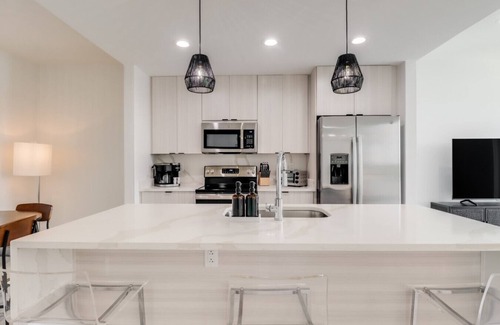 Gulfport Condo | Brand New 1 Bedroom Condo-Luxurious Waterfront Pool-Sleeps 4