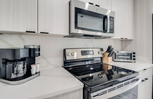 Gulfport Condo | Brand New 1 Bedroom Condo-Luxurious Waterfront Pool-Sleeps 4