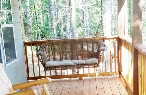 Suches House | Brand New-1 Bedroom Condo right on the Toccoa River