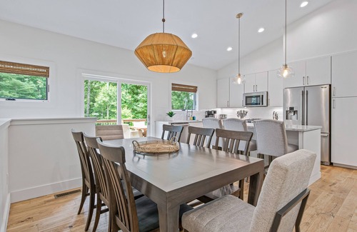 Asheville House | Brand New - 10 Min to Downtown. Luxury high-end finishes. Private Hot Tub & Arcade