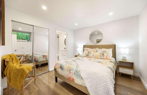 Picnic Point-North Lynnwood Apartment | Brand New 1BR Designer's Oasis 1min to I-5 Costo