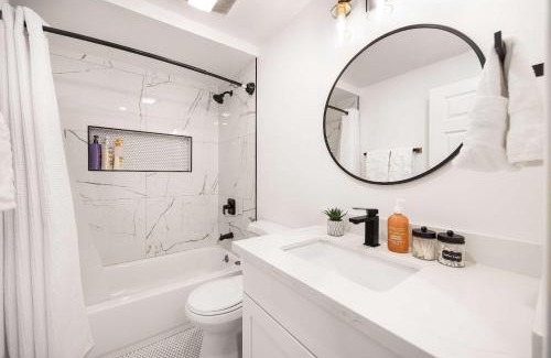 Picnic Point-North Lynnwood Apartment | Brand New 1BR Designer's Oasis 1min to I-5 Costo