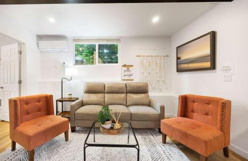 Picnic Point-North Lynnwood Apartment | Brand New 1BR Designer's Oasis 1min to I-5 Costo