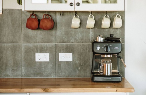 Dorrigo Mountain House | Brand new 2 bedroom off-grid eco cottage 1 minute from Dorrigo National Park