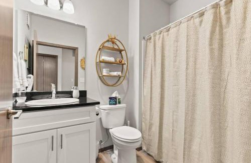 South Perry District Apartment | Brand New 2 Bed 2 Bath Near Perry District and DT