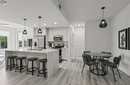 Gulfport Condo | Brand New 2 Bedroom Condo-Luxurious Waterfront Pool-Sleeps 4