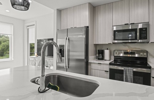 Gulfport Condo | Brand New 2 Bedroom Condo-Luxurious Waterfront Pool-Sleeps 4