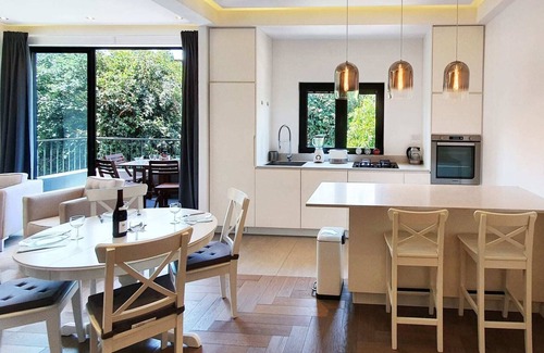Old North Apartment | Brand New 2 Bedrooms Near the Beach TL55