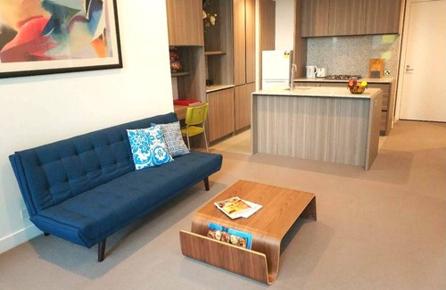 Melbourne Apartment | Brand New 2BD High speed WIFI+Parking at request/Walking Distance to Everything