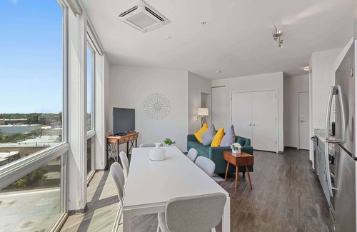 West Bucktown Apartment | Brand New 2BR Chicago City Escape