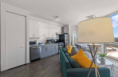 West Bucktown Apartment | Brand New 2BR Chicago City Escape