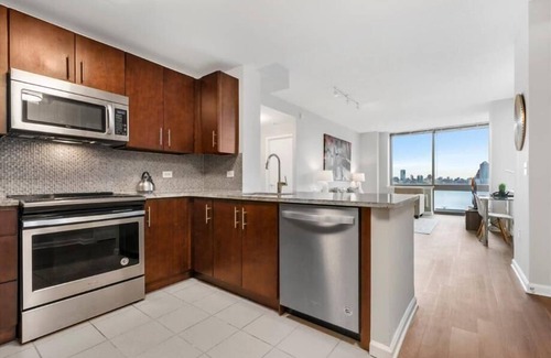 Hudson Exchange Apartment | Brand New 2BR | Free WiFi | Full Kitchen | Access to NYC