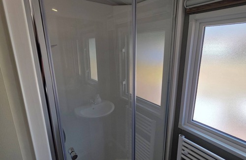 Clacton-on-Sea House | Brand New - 3 bedroom Caravan.