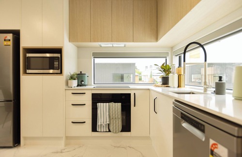Woolston House | Brand New 3BR Home with Parking in Christchurch