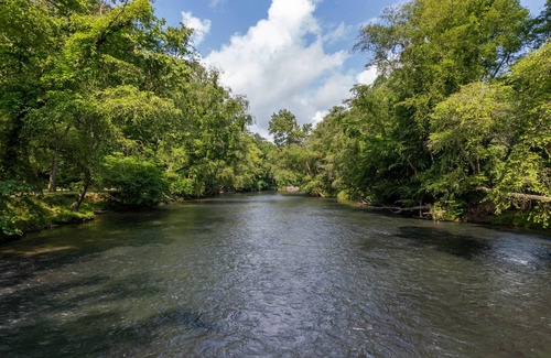 Ellijay Cabin | - Brand New, 3BR Modern, and Luxury Cabin w/HotTub & Fireplaces