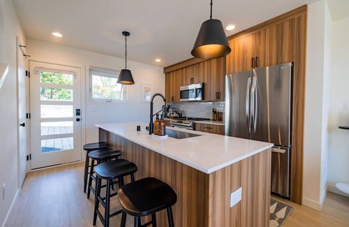 West Woodland House | Brand New 3BR Retreat | Sauna | Private Rooftop